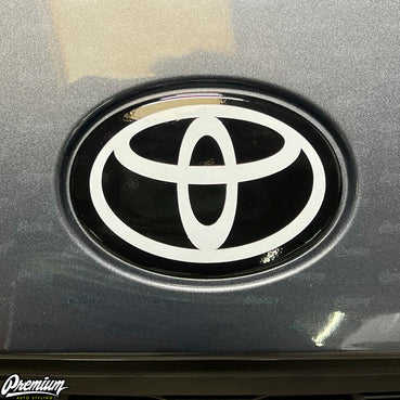 GLOSS BLACK BACKGROUND WITH GLOSS WHITE LOGO OVERLAY