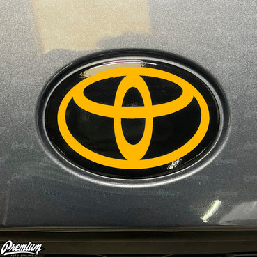 GLOSS BLACK BACKGROUND WITH GLOSS YELLOW LOGO OVERLAY