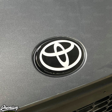 GLOSS BLACK BACKGROUND WITH GLOSS WHITE LOGO OVERLAY