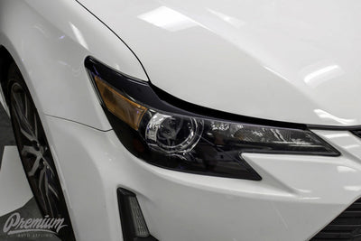 Upper and lower eyelid shown in gloss black.