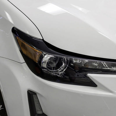 Upper and lower eyelid shown in gloss black.